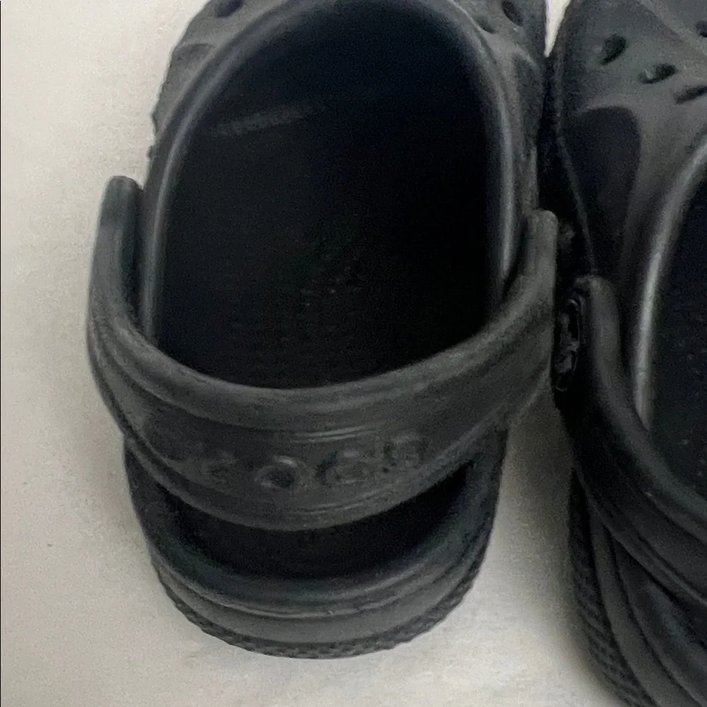 CROCS Kids Black Sandals sz 6